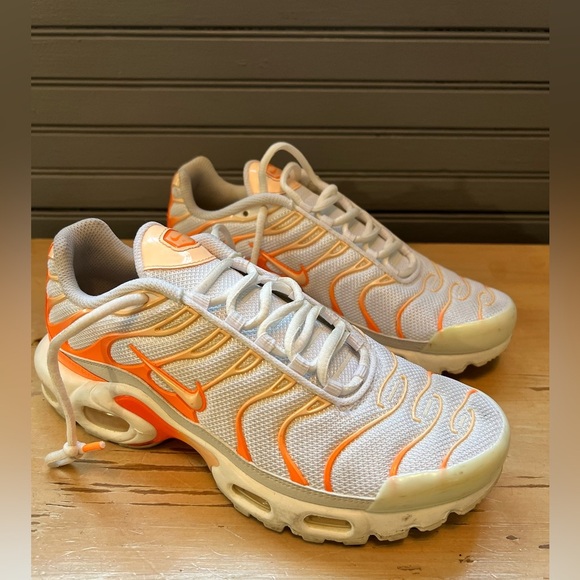 Nike Air Max Plus TN White Orange Shoes DM3033-100 Women’s Size 7 - Picture 1 of 8